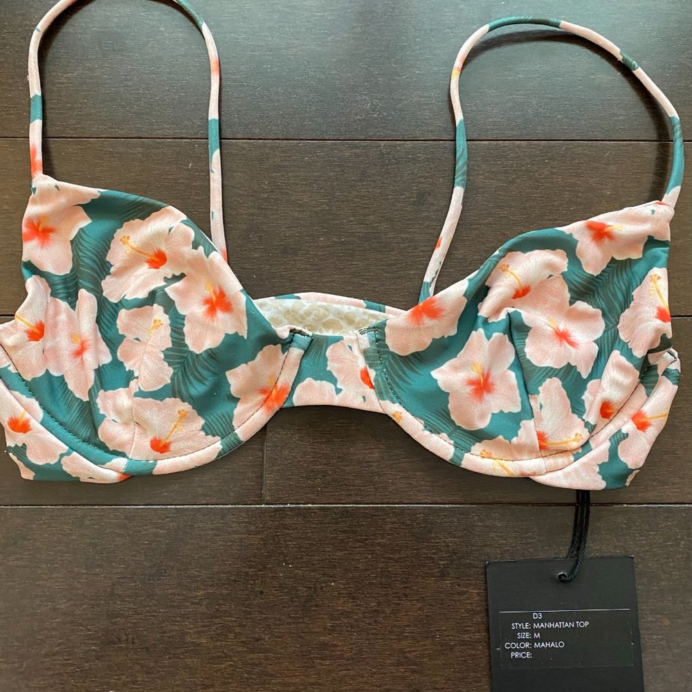 Flawless, NWT Acacia Mahalo Manhattan Bikini Top M